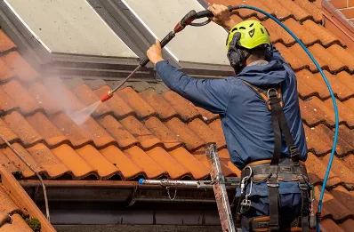 Démoussage et hydrofuge de toiture à Villegailhenc